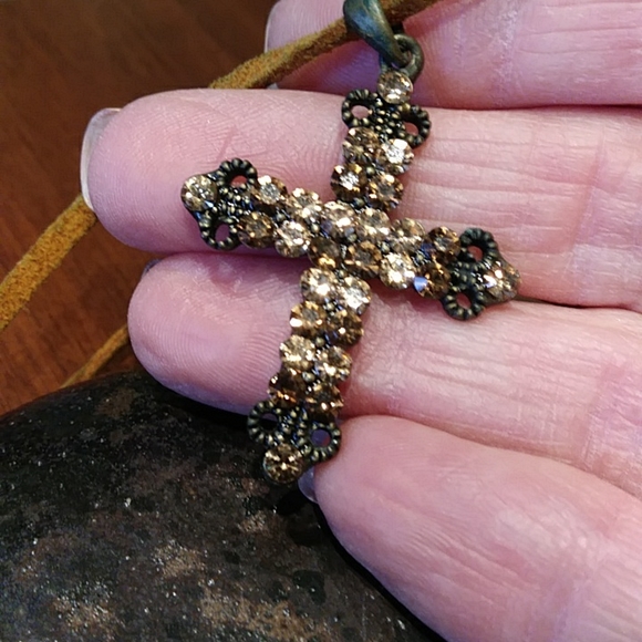 Jewel cross necklace - Picture 4 of 5